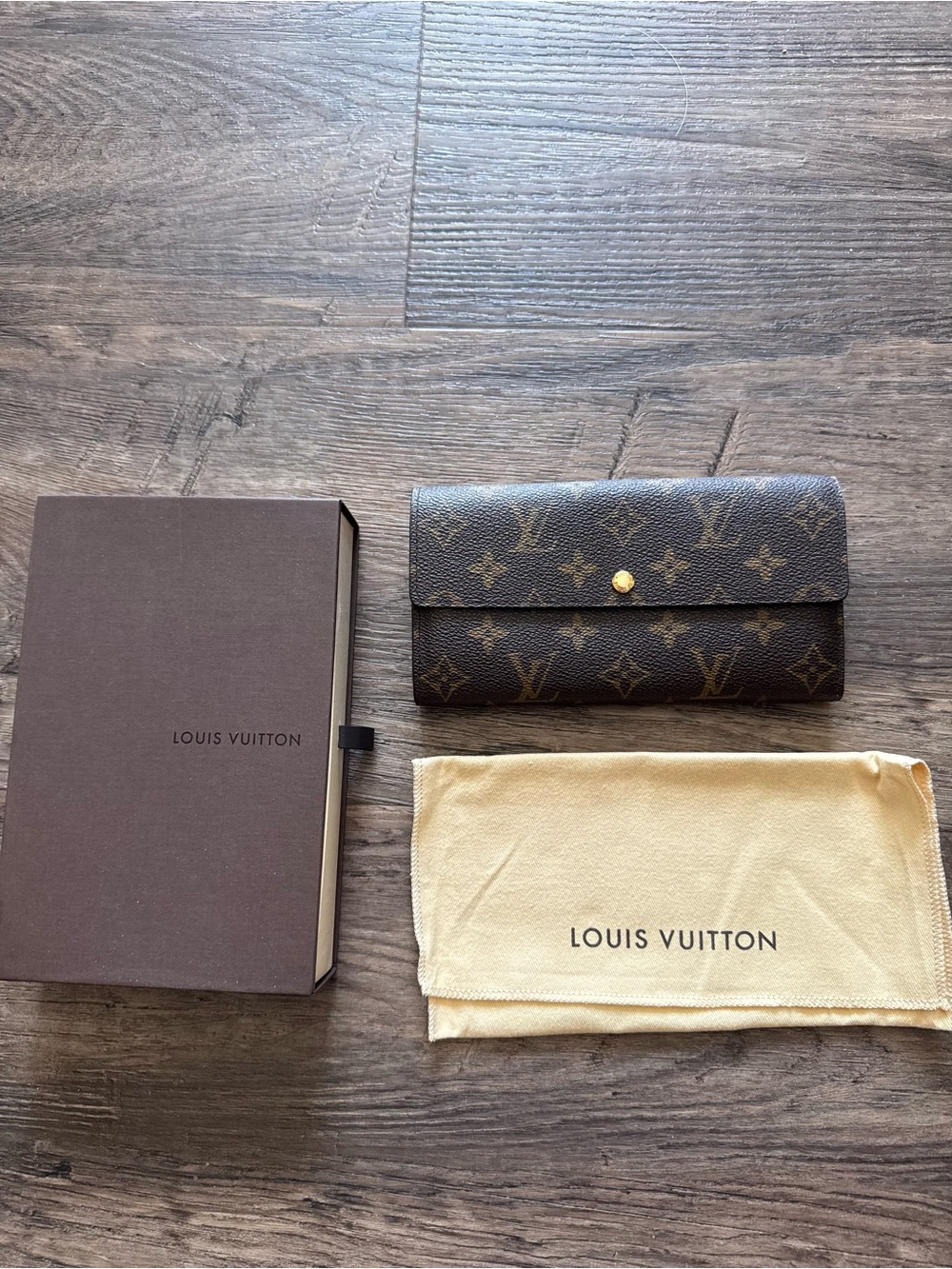 Louis Vuitton Monogram Sarah Wallet